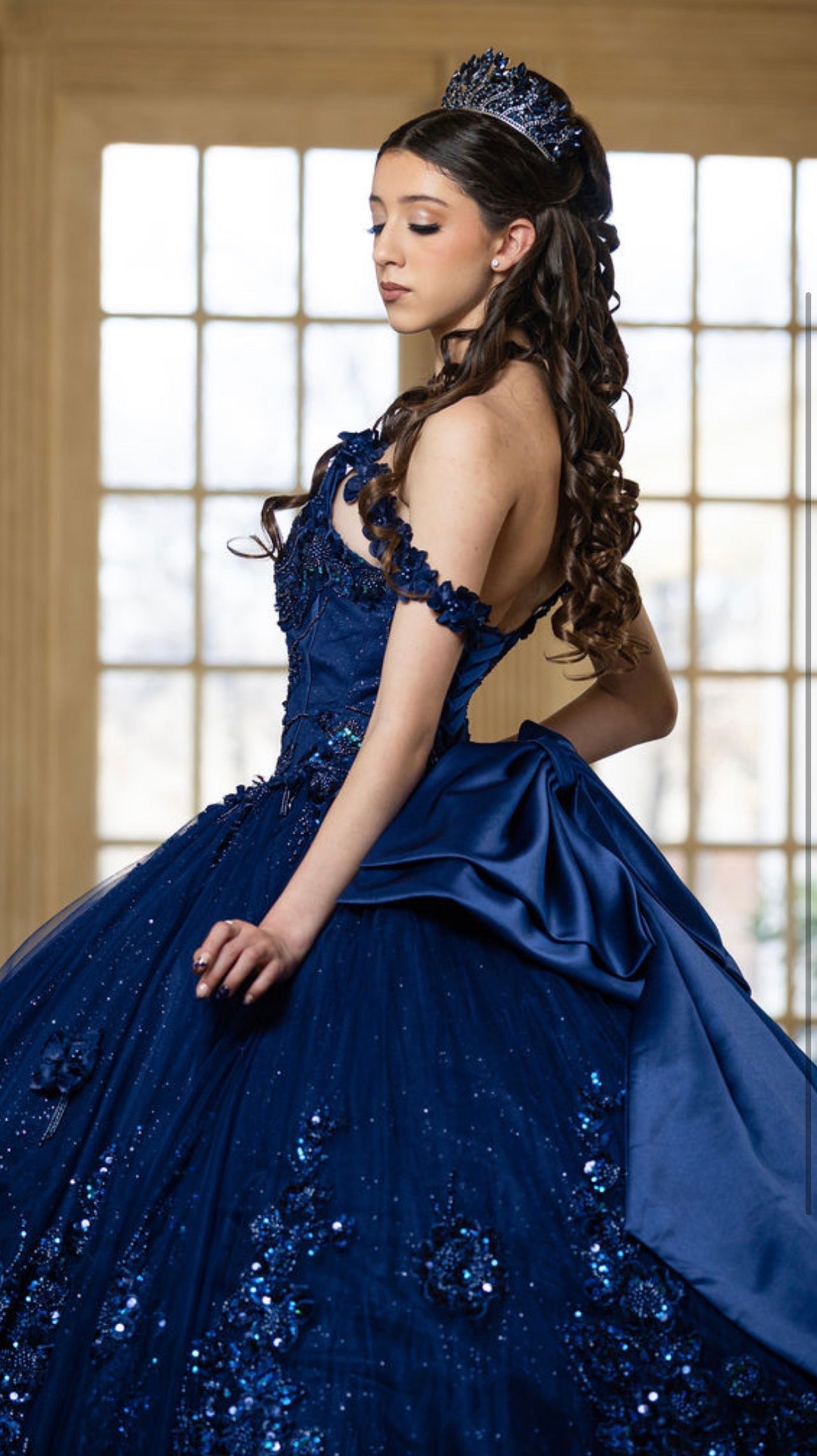 Quinceañera Friends and Family Package $1,250 Quinceañera + 4 People)